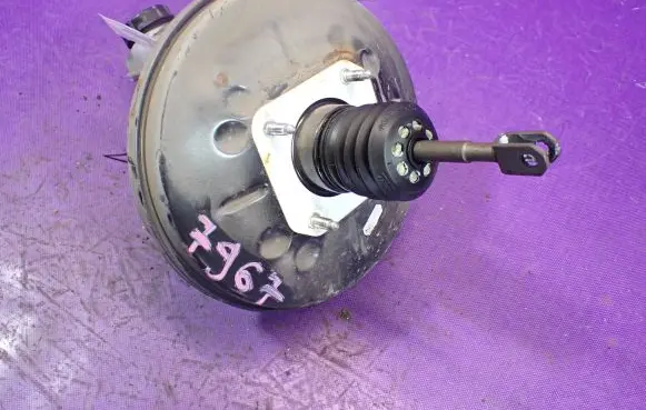 Dacia Sandero Brake booster 472103298R