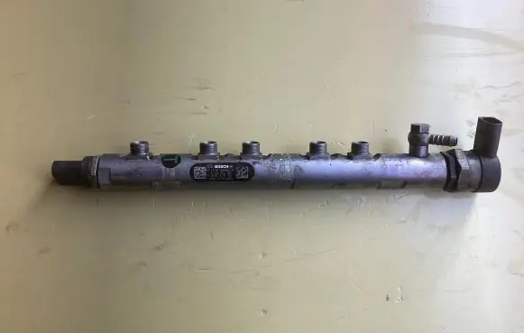 BMW 5 E60 E61 Fuel main line pipe 7809129