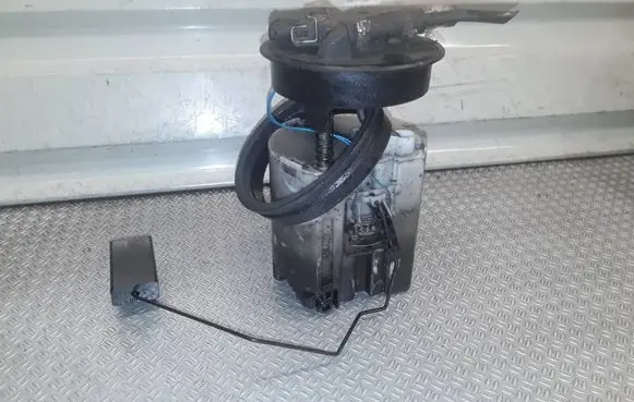 Mercedes-Benz Vito Viano W638 Fuel level sensor 6385420604