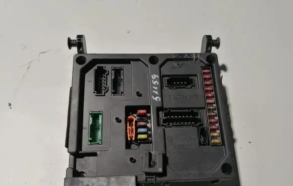 Volkswagen Sharan Fuse module 7M0962258H