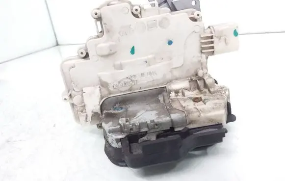 Audi A3 S3 A3 Sportback 8P Front door lock 4F0837016