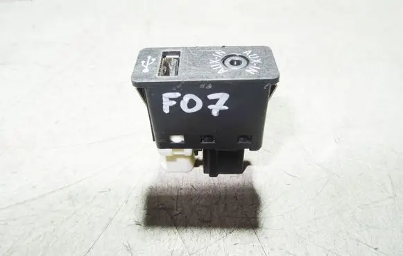 BMW 5 GT F07 USB socket connector 9237654 84109237654
