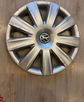 Volkswagen Sharan R16 wheel hub/cap/trim 7N0601147