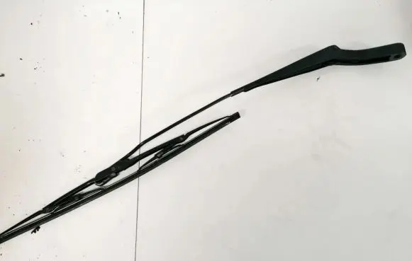 Ford Mondeo Mk III Front wiper blade arm 1s7117526cc