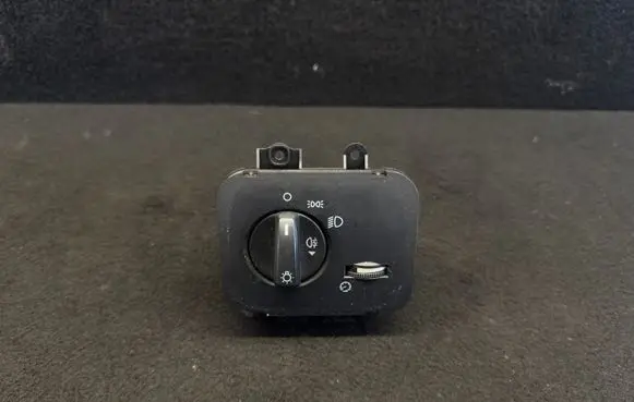 Land Rover Discovery 3 - LR3 Light switch YUD501460PVJ