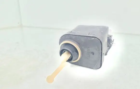 Headlight level adjustment motor