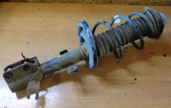 Renault Clio IV Front shock absorber/damper