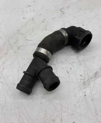 Mercedes-Benz GLC X253 C253 Engine coolant pipe/hose 3013710
