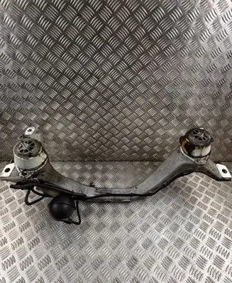 Volkswagen Touareg II Engine mounting bracket 7L8199207A