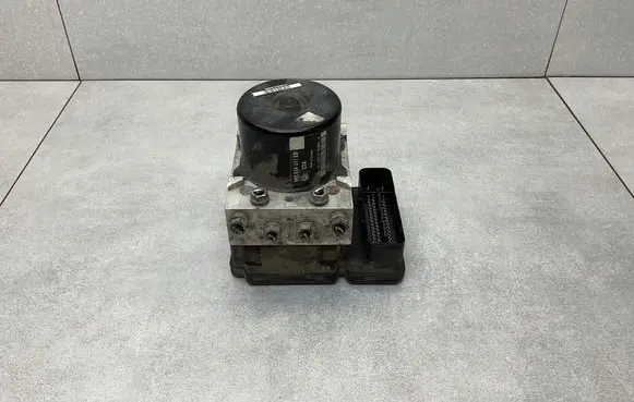 Volkswagen Scirocco ABS Pump 1K0907379BM 1K0614517ED