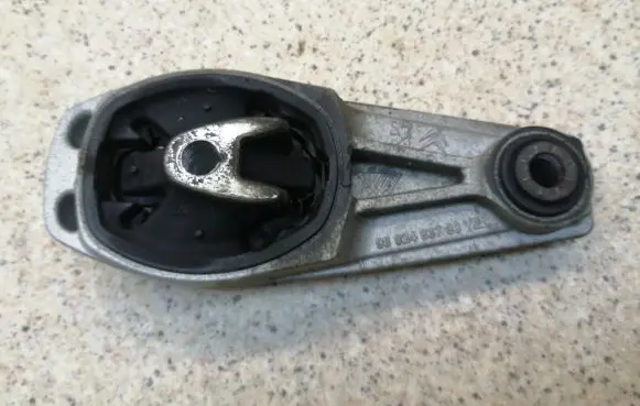 Citroen C3 Aircross Gearbox mount 9802483780