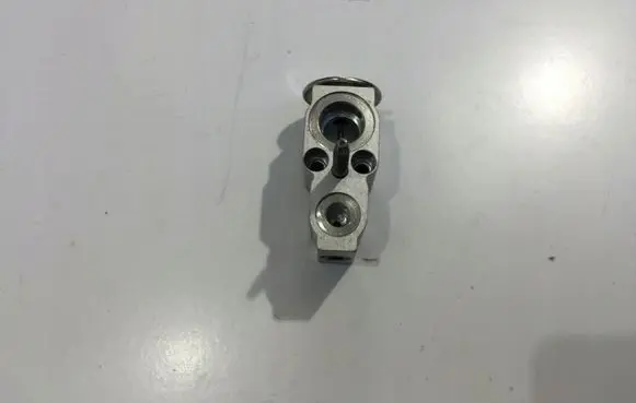 Mercedes-Benz A W177 Air conditioning (A/C) expansion valve A2478307800