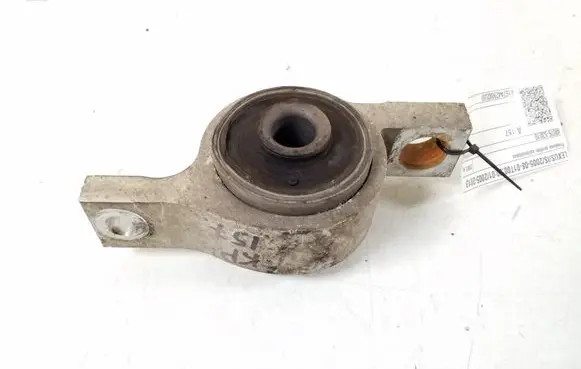 Lexus IS 220D-250-350 Front wishbone bush 48076-53010