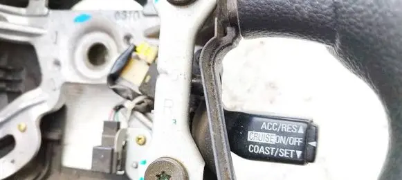 Mitsubishi Grandis Cruise control switch 