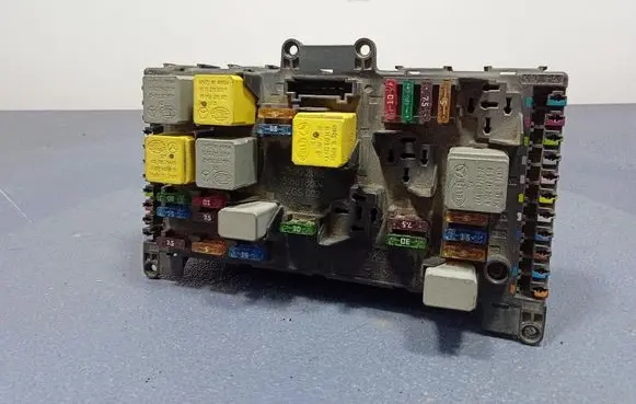 Mercedes-Benz Vito Viano W639 Fuse box set 6395450201