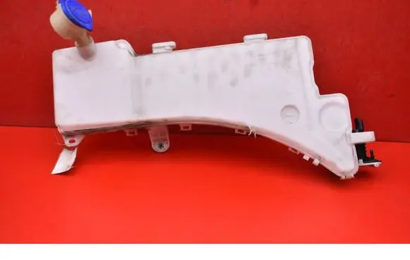 Peugeot 5008 Windshield washer fluid reservoir/tank 9826400780