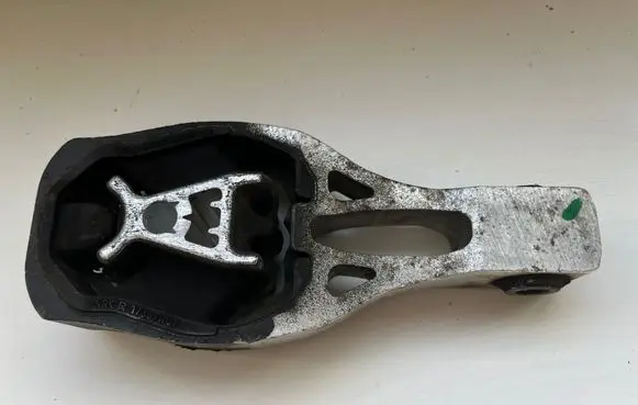 Opel Combo E Gearbox mount 9811788680