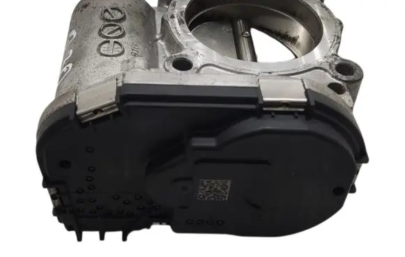 Infiniti Q30 Throttle body valve A2701410025