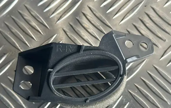 Nissan Leaf I (ZE0) Rear air vent grill 