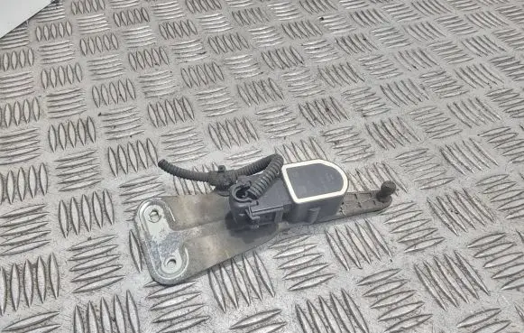 Headlight/headlamp level sensor