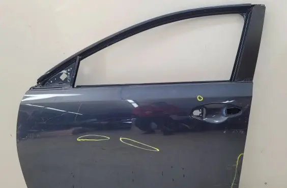 KIA Ceed Front door