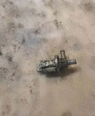 Audi A8 S8 D2 4D Vacuum valve 077133517E