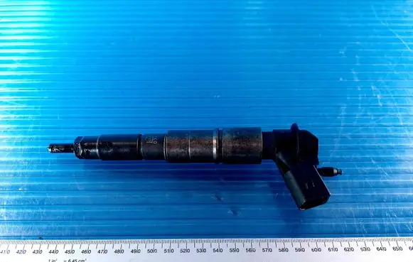 Volkswagen PASSAT B6 Fuel injector 0986435