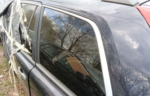 Volvo XC90 Rear side window