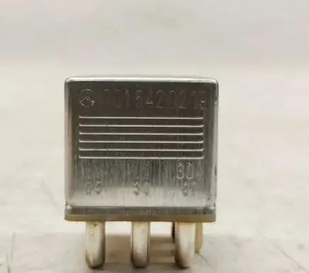 Mercedes-Benz E W124 Other relay 0015420219 A0015420219