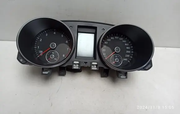 Volkswagen Golf VI Speedometer (instrument cluster) 5K0920870B