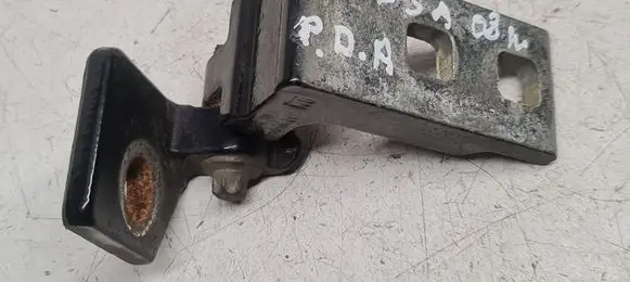Opel Corsa D Front door lower hinge 13180568