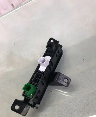 Nissan Juke II F16 A set of switches 681066pa0a
