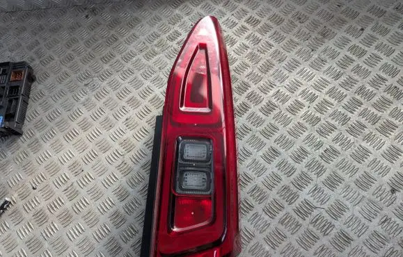 Opel Combo E Rear/tail lights 9820555080