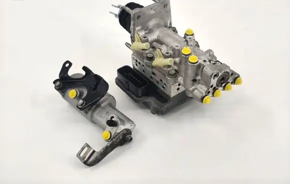 Toyota Yaris ABS Pump 4721052160 4727047030