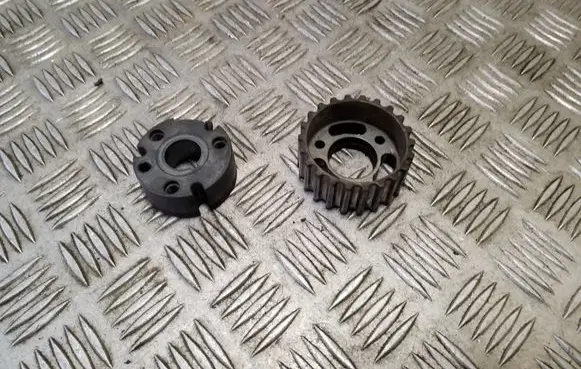 Volkswagen Caddy Fuel pump gear (pulley) 03L130111E 03L130238A