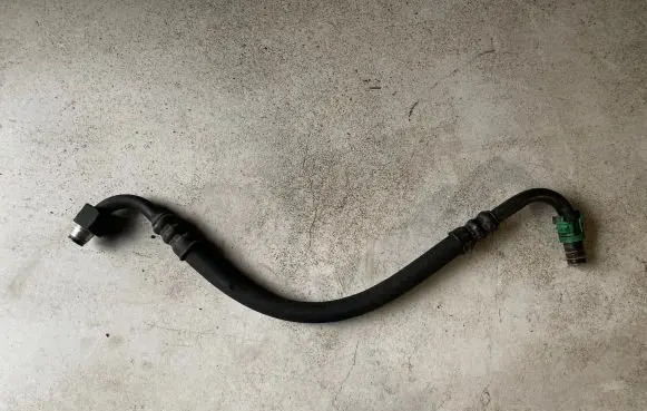Volvo XC70 Gearbox oil cooler pipe/hose 8649520