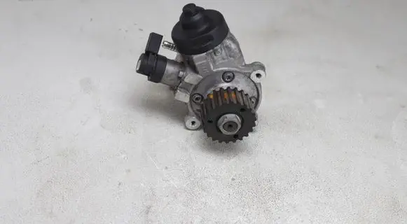 Volkswagen PASSAT B8 Fuel injection high pressure pump 04L130755D 0445010537