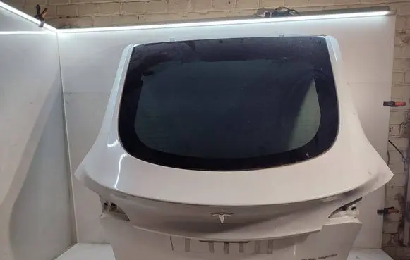 Tesla Model Y Tailgate/trunk/boot lid 