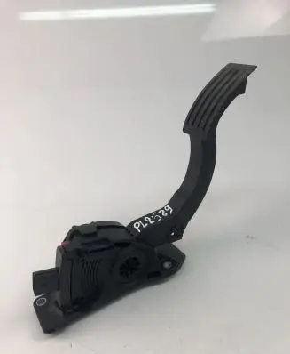 Ford Focus Accelerator throttle pedal bracket 17388800