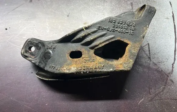 BMW X5 E70 Engine mounting bracket 23191310