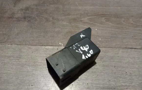 Volvo V40 Glow plug pre-heat relay 9666671780 51299049