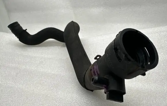 Audi A4 S4 B8 8K Engine coolant pipe/hose 8K0122293F
