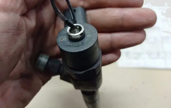 Opel Zafira B Fuel injector 0445110243
