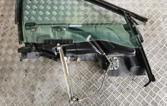 Audi 80 90 B3 Front door window/glass frame 