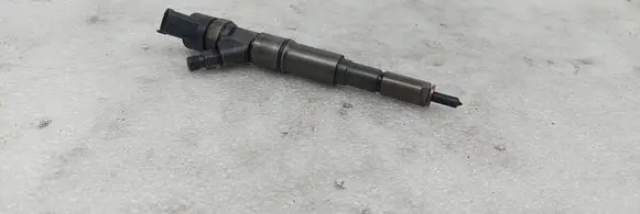 BMW 5 E39 Fuel injector 0445110266 7785984