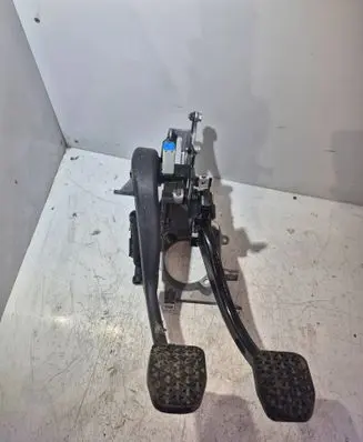 BMW 5 E39 Pedal assembly 42223703