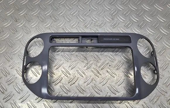 Volkswagen Tiguan Radio/GPS head unit trim 5N0858071E