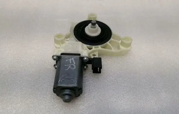 Mercedes-Benz S W222 Front door window regulator motor A0009065806