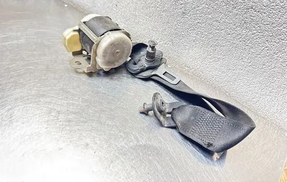 Opel Vectra C Rear seatbelt 13120718F 24469075N