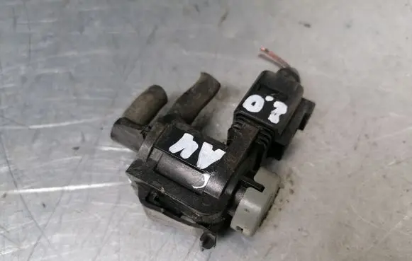 Audi A4 S4 B8 8K Turbo solenoid valve 1K0906283A